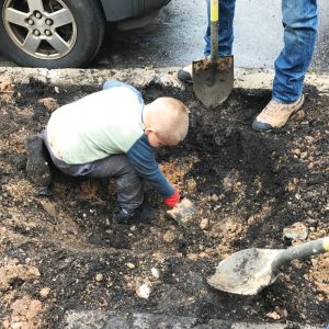 tree-planting-3-square